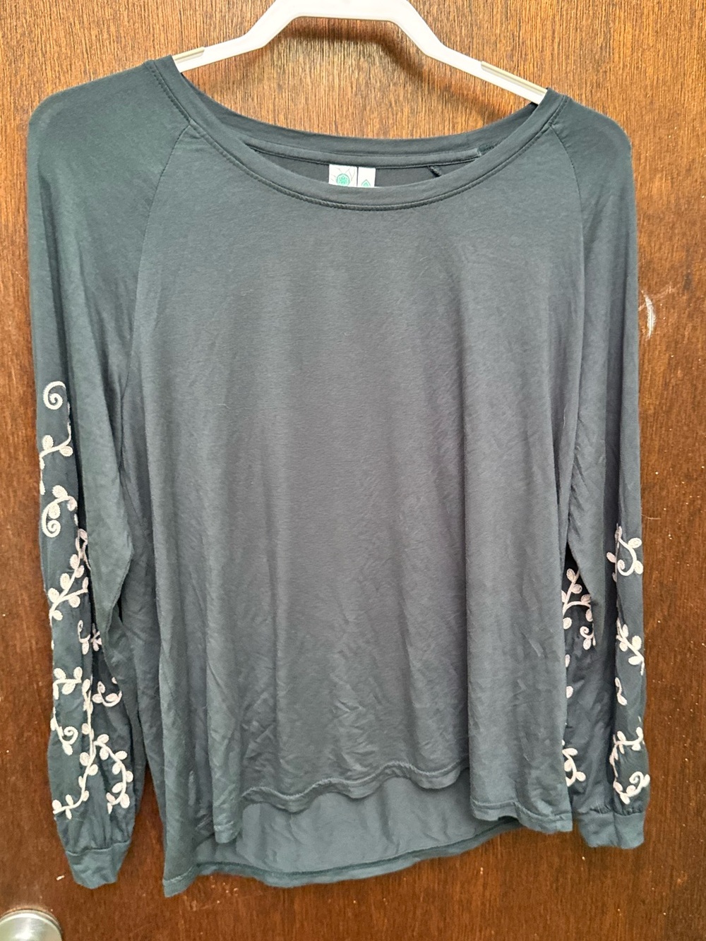 Aventura green Long-Sleeve Scoop Neck Top with Cream Embroidered Sleeves